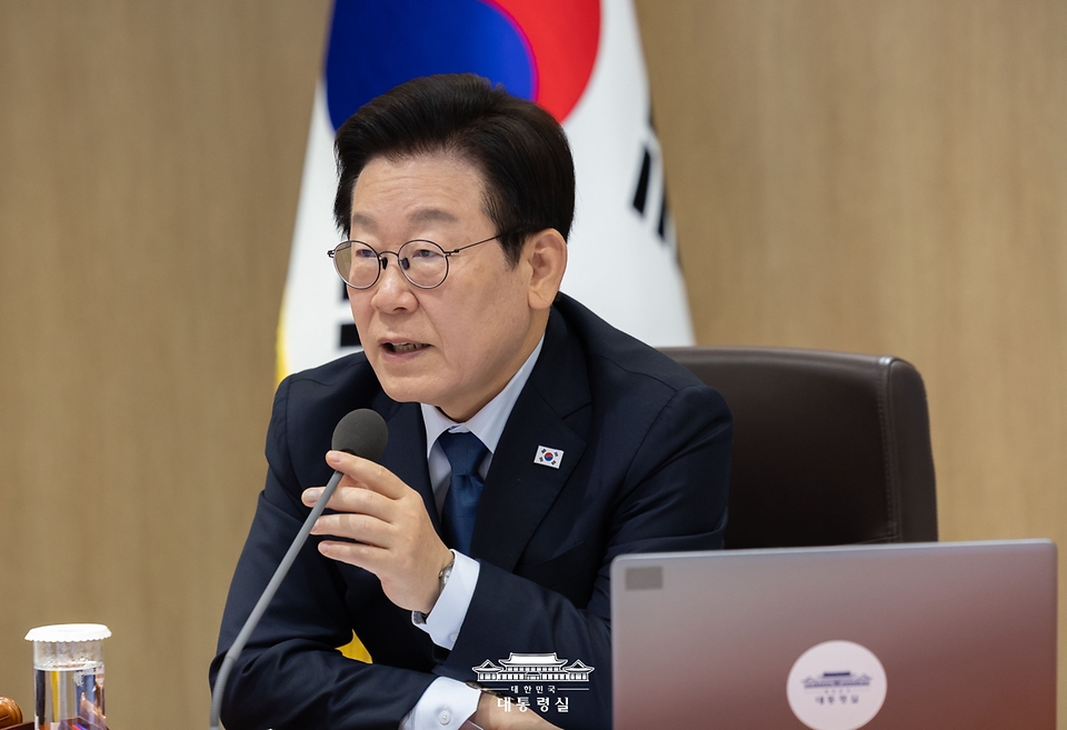 이재명 대통령이 21일 서울 용산 대통령실 청사에서 열린 국무회의에서 발언하고 있다.