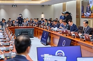 이재명 대통령이 21일 서울 용산 대통령실 청사에서 열린 국무회의를 주재하고 있다.