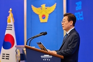이재명 대통령이 21일 서울 서대문구 경찰청에서 열린 제80주년 경찰의 날 기념식에서 기념사를 하고 있다.