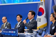이재명 대통령이 20일 경기 고양시 일산서구 킨텍스에서 열린 방위산업 발전 토론회에서 발언하고 있다.