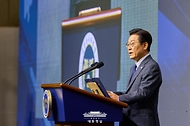 이재명 대통령이 20일 경기 고양시 일산서구 킨텍스에서 열린 서울 ADEX 2025(서울 국제 항공우주 및 방위산업 전시회 2025) 개막식에서 축사를 하고 있다.