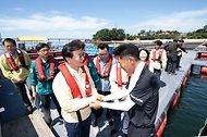 전재수 해양수산부 장관은 9월 3일(수) 충남 보령시 해상가두리 양식장을 방문하여 고수온 대응 및 안전관리 실태를 점검하고 어업인 노고를 격려했다. 