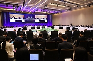 아시아태평양경제협력체(APEC) 재무장관회의에 이어 구조개혁장관회의가 22일 인천 중구 인스파이어 리조트에서 열렸다. 구조개혁장관회의는 구조개혁의 역할과 향후 방향, 시장·기업환경 개선 등 2개 세션으로 나눠 논의가 진행됐다.