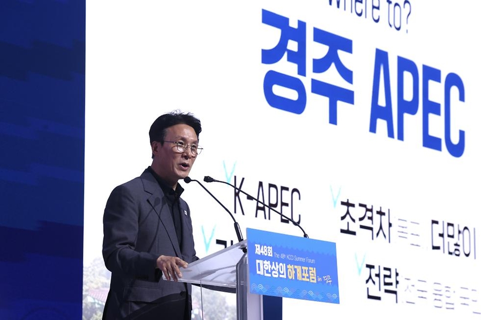 김민석 국무총리가 16일 경북 경주시 라한셀렉트 호텔에서 열린 제48회 대한상공회의소 하계포럼에 참석, 기조연설을 하고 있다.