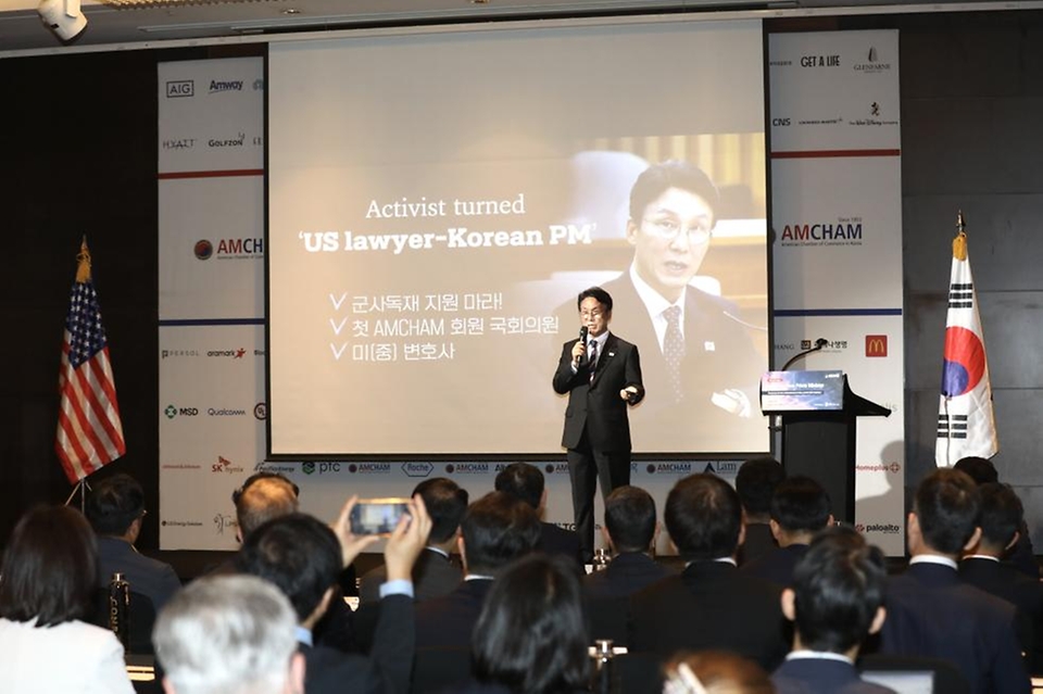 김민석 국무총리가 22일 여의도 콘래드서울 호텔에서 열린 주한미국상공회의소(암참) 세미나에 참석, 기조연설을 하고 있다.