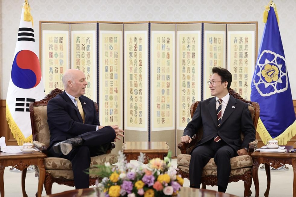 김민석 국무총리가 20일 세종대로 정부서울청사에서 그레그 지안포르테 美 몬태나 주지사를 접견, 인사 및 환담을 나누고 있다.
