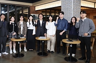 김민석 국무총리가 22일 대구 계명대학교 성서캠퍼스에서 열린 '미래대화 1·2·3 #청년일자리' 제4차 K-토론나라에서 청년들과 대화를 나누고 있다.