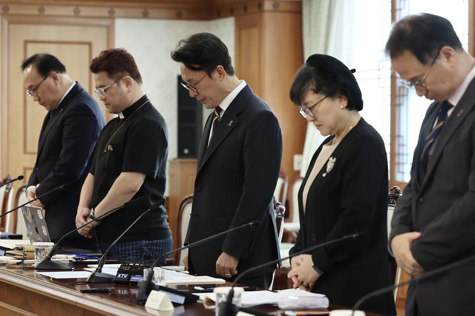 김민석 국무총리가 20일 세종대로 정부서울청사에서 열린 제2차 이태원 참사 추모 위원회를 주재하고 있다.