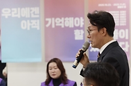 김민석 국무총리가 20일 종로구 별들의집에서 열린 10·29 이태원 참사 유가족과의 현장간담회에서 인사말을 하고 있다.