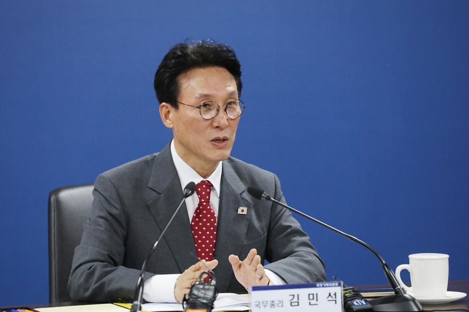 김민석 국무총리가 7일 종로구 국정기획위원회에서 열린 전체회의에 참석, 인사말을 하고 있다.