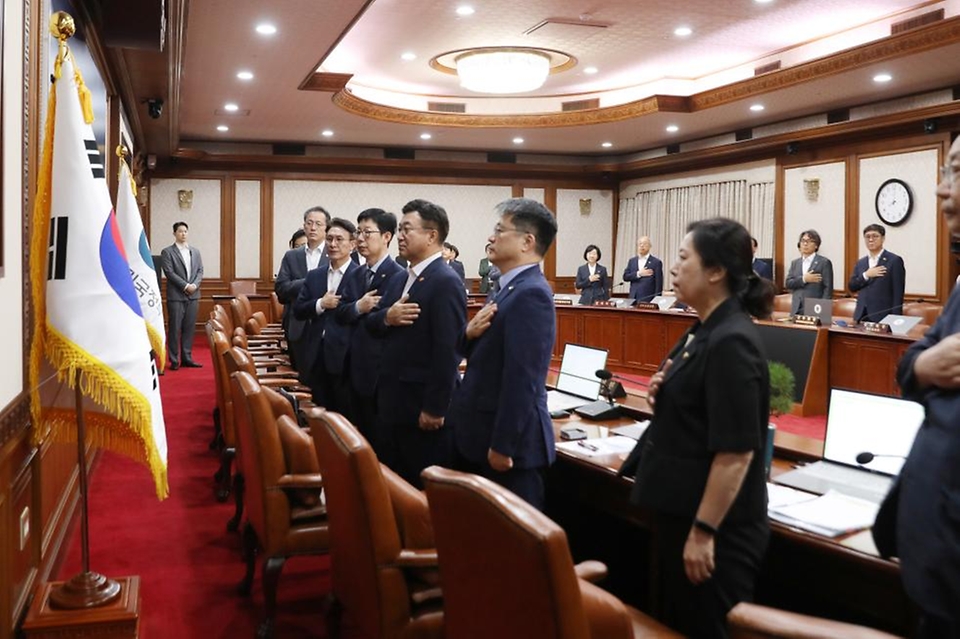 김민석 국무총리가 26일 세종대로 정부서울청사에서 열린 국무회의를 주재, 모두발언을 하고 있다.