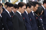 김민석 국무총리가 19일 전남 구례군 지리산역사문화관에서 열린 여수·순천 10·19사건 제77주기 합동 추념식에 참석, 추념사를 하고 있다.