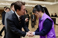 김민석 국무총리가 20일 종로구 별들의집에서 열린 10·29 이태원 참사 유가족과의 현장간담회에서 인사말을 하고 있다.