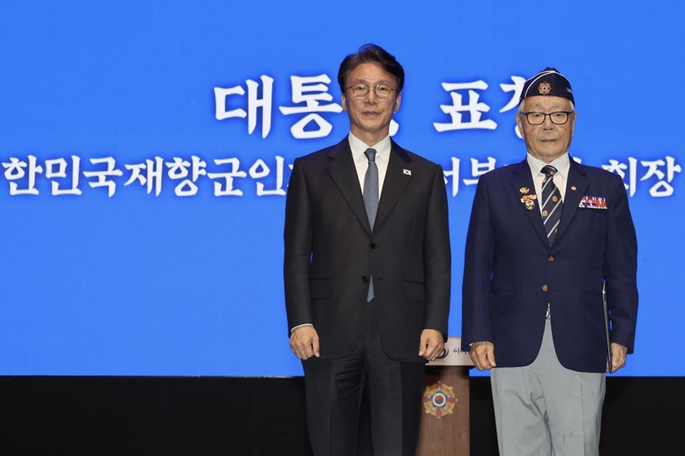 김민석 국무총리가 24일 송파구 올림픽공원 올림픽홀에서 열린 제73주년 재향군인의 날 기념식에서 축사를 하고 있다.