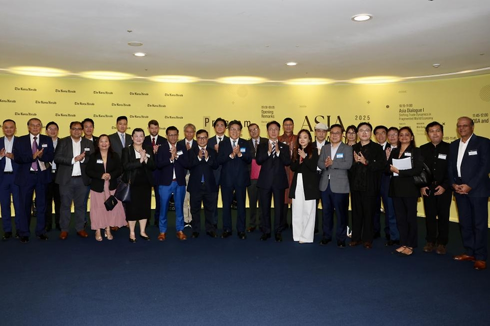 김민석 국무총리가 2일 중구 대한상공회의소에서 열린 코리아헤럴드 '2025 HIT(Humanity In Tech) 포럼'에 참석, 축사를 하고 있다.