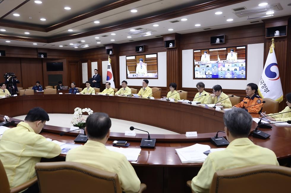 김민석 국무총리가 2일 세종대로 정부서울청사에서 열린 중앙안전관리위원회 겸 중앙·지방안전점검회의를 주재, 모두발언을 하고 있다.