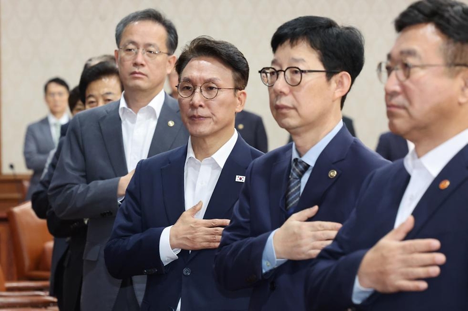 김민석 국무총리가 26일 세종대로 정부서울청사에서 열린 국무회의를 주재, 모두발언을 하고 있다.