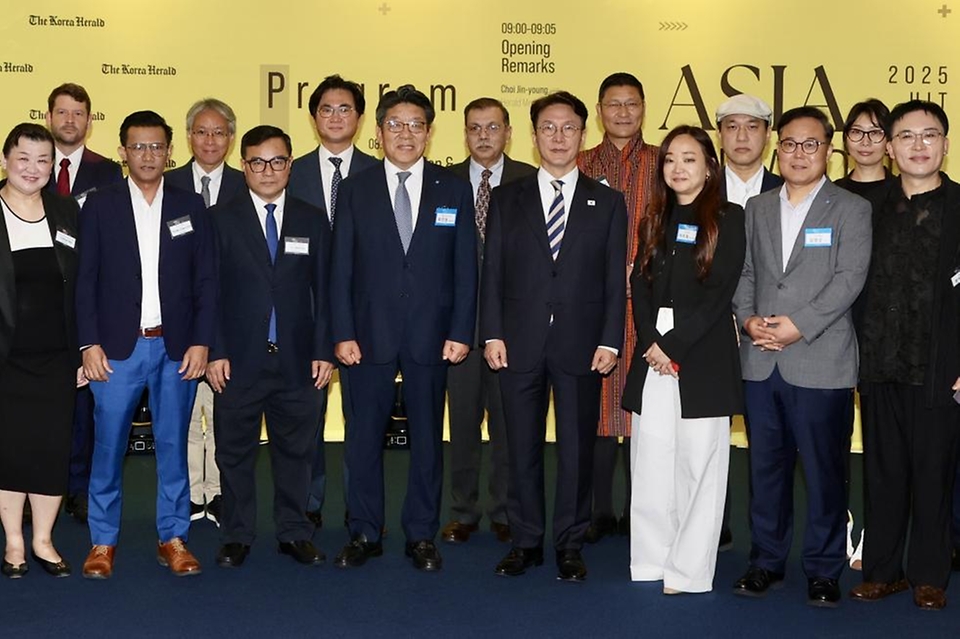 김민석 국무총리가 2일 중구 대한상공회의소에서 열린 코리아헤럴드 '2025 HIT(Humanity In Tech) 포럼'에 참석, 축사를 하고 있다.