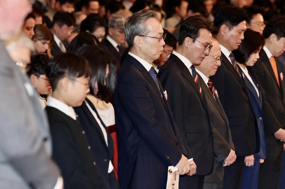 김민석 국무총리가 9일 세종문화회관에서 열린 579돌 한글날 경축식에 참석, 축사를 하고 있다.