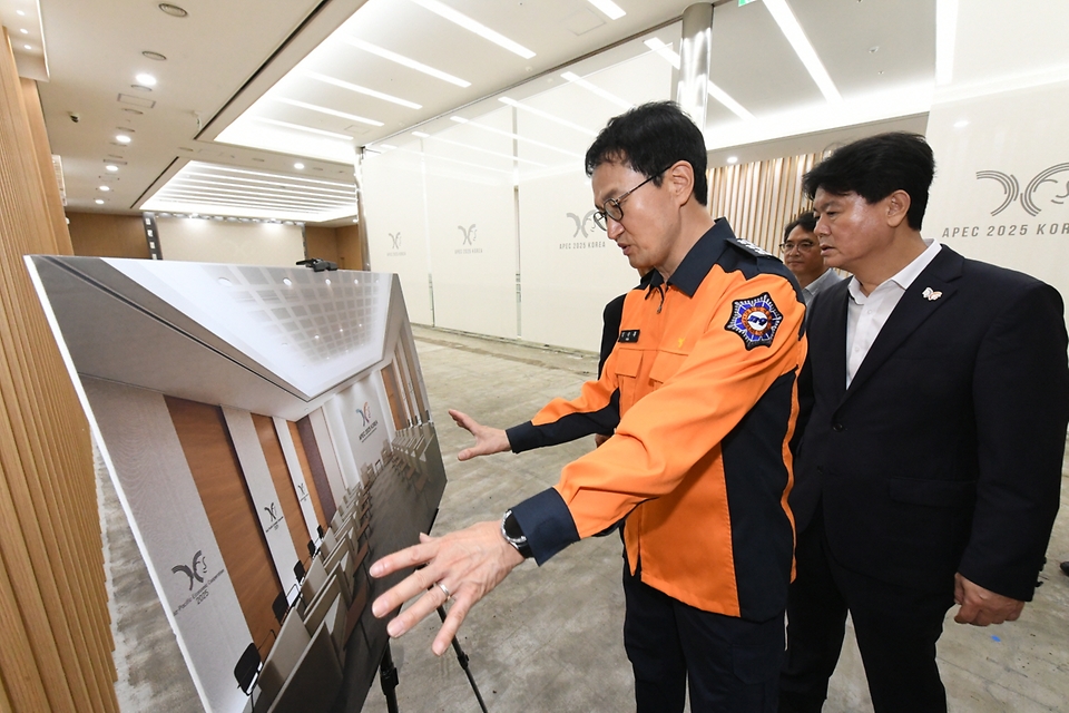 김승룡 소방청장 직무대행은 26일 오전 경북 경주 보문관광단지를 방문해 오는 11월 개최 예정인 2025 아시아태평양경제협력체(APEC) 정상회의의 성공적 개최를 지원하고, 주요 행사장 및 숙박시설에 대한 소방안전 현장점검을 실시했다.