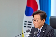 이재명 대통령이 23일 서울 용산 대통령실 청사에서 열린 수석·보좌관회의에서 발언하고 있다.