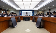 이재명 대통령이 23일 서울 용산 대통령실 청사에서 열린 수석·보좌관회의를 주재하고 있다.