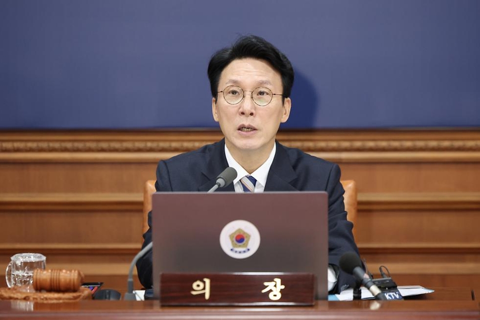 김민석 국무총리가 28일 세종대로 정부서울청사에서 국무회의를 주재, 모두발언을 하고 있다.