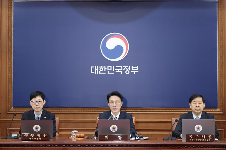 김민석 국무총리가 28일 세종대로 정부서울청사에서 국무회의를 주재, 모두발언을 하고 있다.