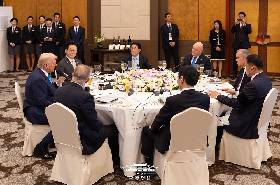 도널드 트럼프 미국 대통령이 29일 경북 경주 힐튼호텔 그랜드볼룸에서 열린 이재명 대통령 주최 정상 특별만찬에서 축사를 하고 있다.