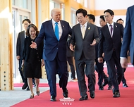 이재명 대통령과 도널드 트럼프 미국 대통령이 29일 경북 경주박물관에서 열린 한미 정상회담 오찬회담에 참석하고 있다. 