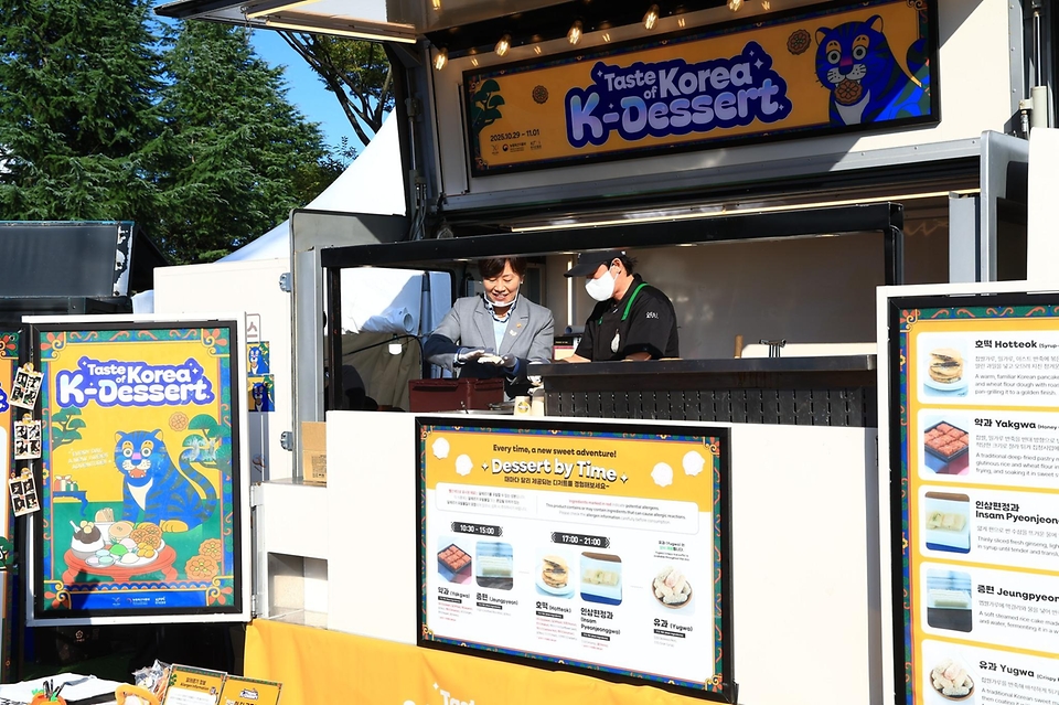 송미령 농림축산식품부 장관은 2025.10.31. APEC  '케이(K)-푸드 스테이션'을 방문하였습니다.