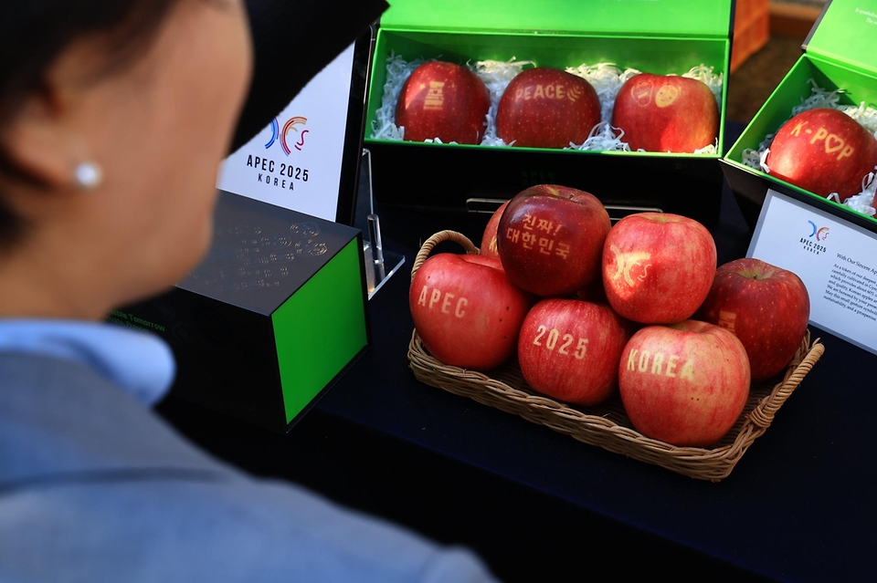 송미령 농림축산식품부 장관은 2025.10.31. APEC  '케이(K)-푸드 스테이션'을 방문하였습니다.