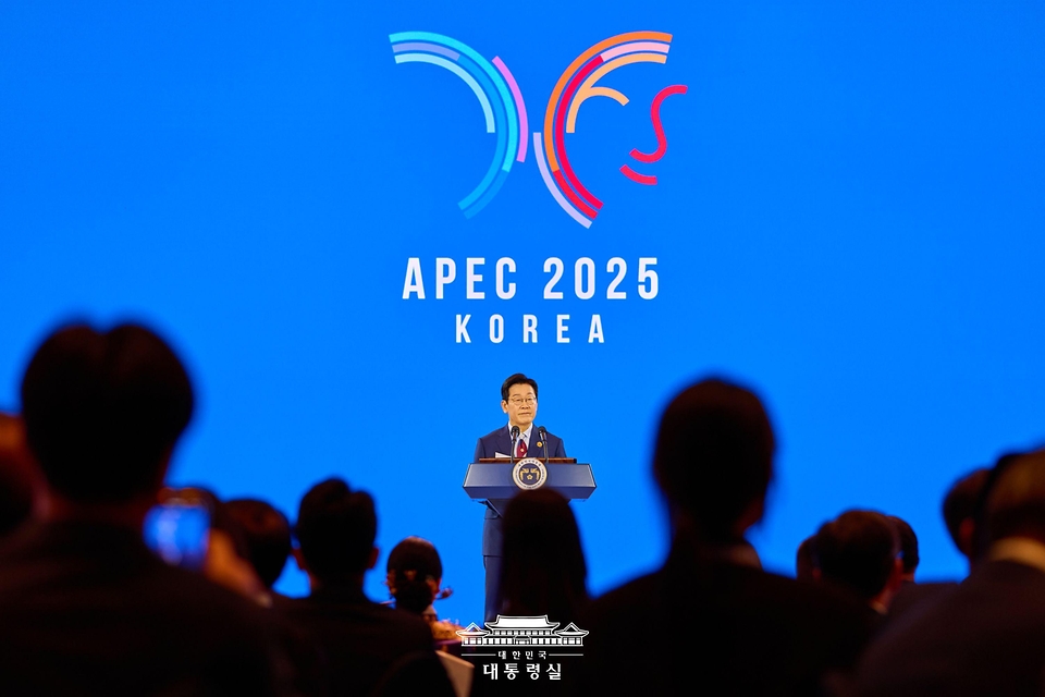 이재명 대통령이 31일 경북 경주시 라한셀렉트호텔에서 열린 2025 아시아태평양경제협력체(APEC) 정상회의 환영 만찬에서 환영사를 하고 있다.