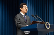 이재명 대통령이 2일 서울 용산 대통령실 청사에서 공동언론발표를 하고 있다.