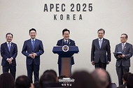 이재명 대통령이 2025 아시아태평양경제협력체(APEC) 정상회의 폐막일인 1일 오후 경북 경주화백컨벤션센터(HICO) 인근 국제미디어센터(IMC)에서 기자회견을 하고 있다.