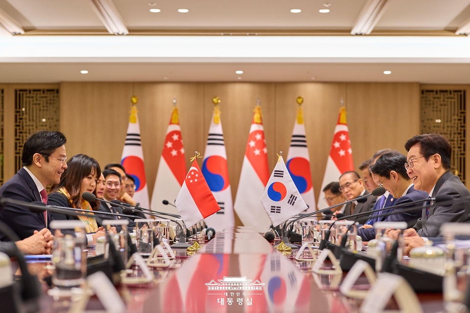 이재명 대통령이 2일 서울 용산 대통령실 청사에서 열린 한-싱가포르 정상회담에서 발언하고 있다.