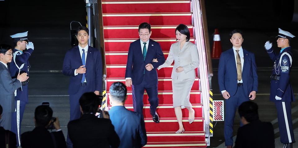 이재명 대통령이 유엔총회 참석을 위한 3박5일간의 미국 뉴욕 방문 일정을 마치고 26일 귀국했다.