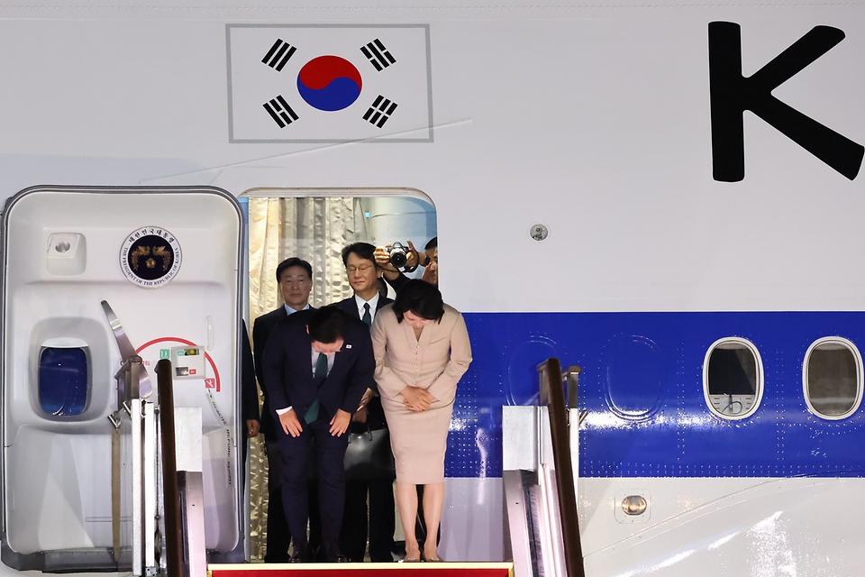 이재명 대통령이 유엔총회 참석을 위한 3박5일간의 미국 뉴욕 방문 일정을 마치고 26일 귀국했다.