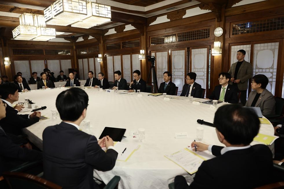 김민석 국무총리가 9일 삼청동 총리서울공관에서 열린 고위당정협의회에서 발언을 하고 있다.