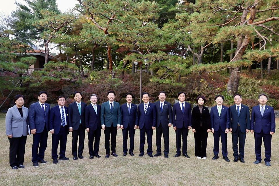 김민석 국무총리가 9일 삼청동 총리서울공관에서 열린 고위당정협의회에서 발언을 하고 있다.