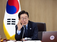 이재명 대통령이 11일 서울 용산 대통령실 청사에서 열린 국무회의에서 발언하고 있다.