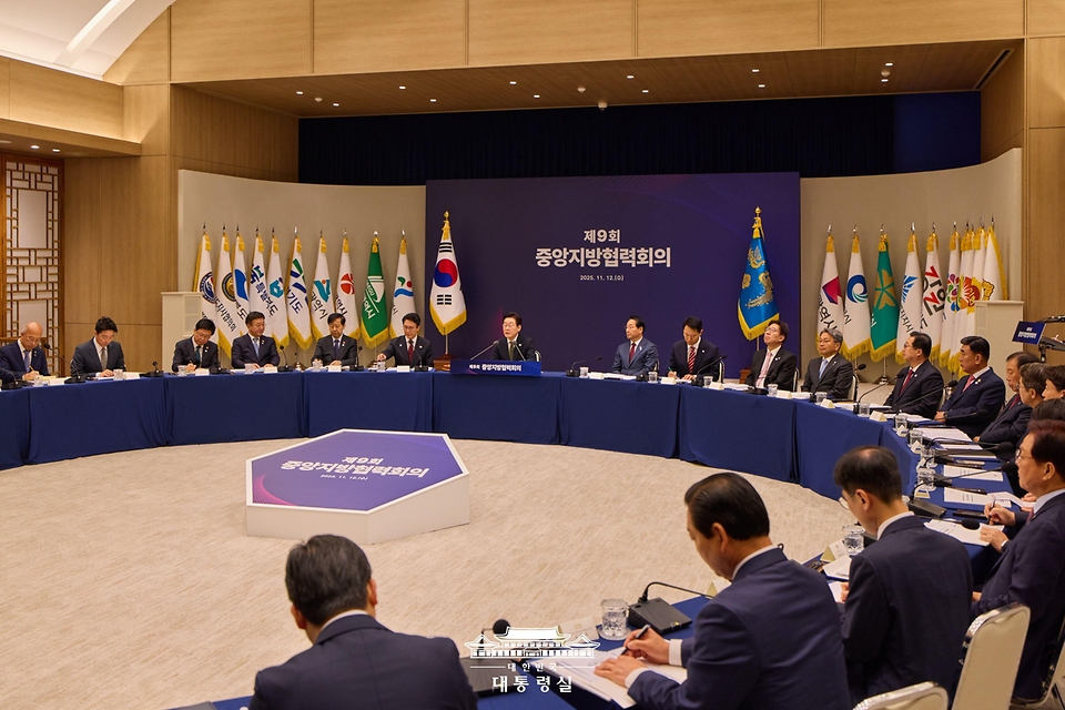 이재명 대통령이 12일 서울 용산 대통령실 청사에서 열린 중앙지방협력회의에서 발언하고 있다.