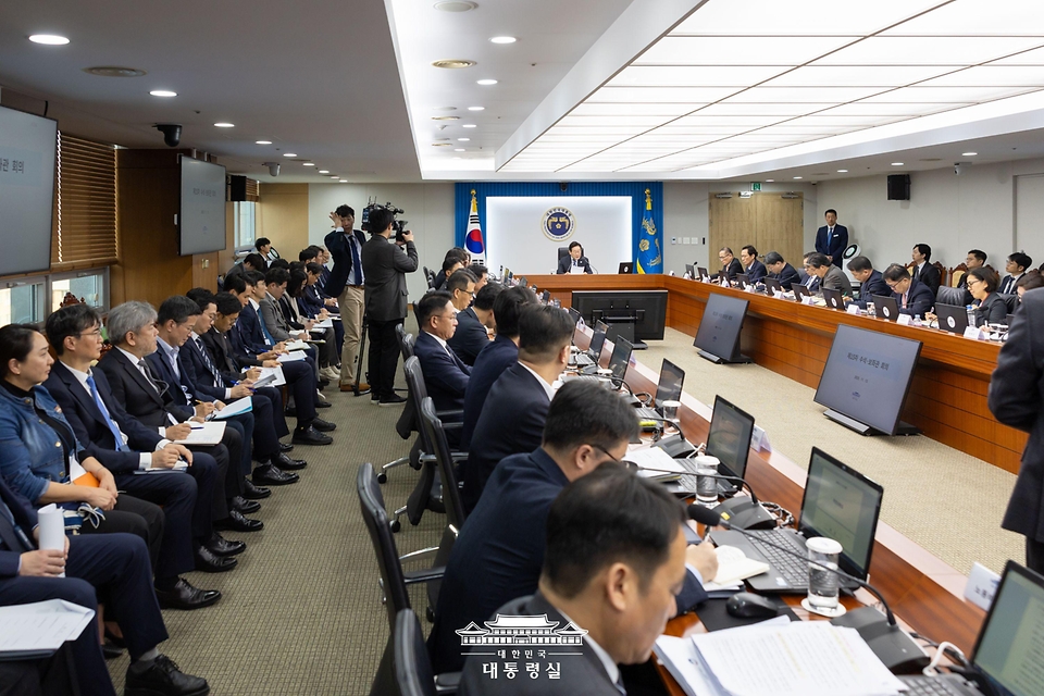 이재명 대통령이 13일 서울 용산 대통령실 청사에서 열린 수석보좌관회의에서 발언하고 있다. 