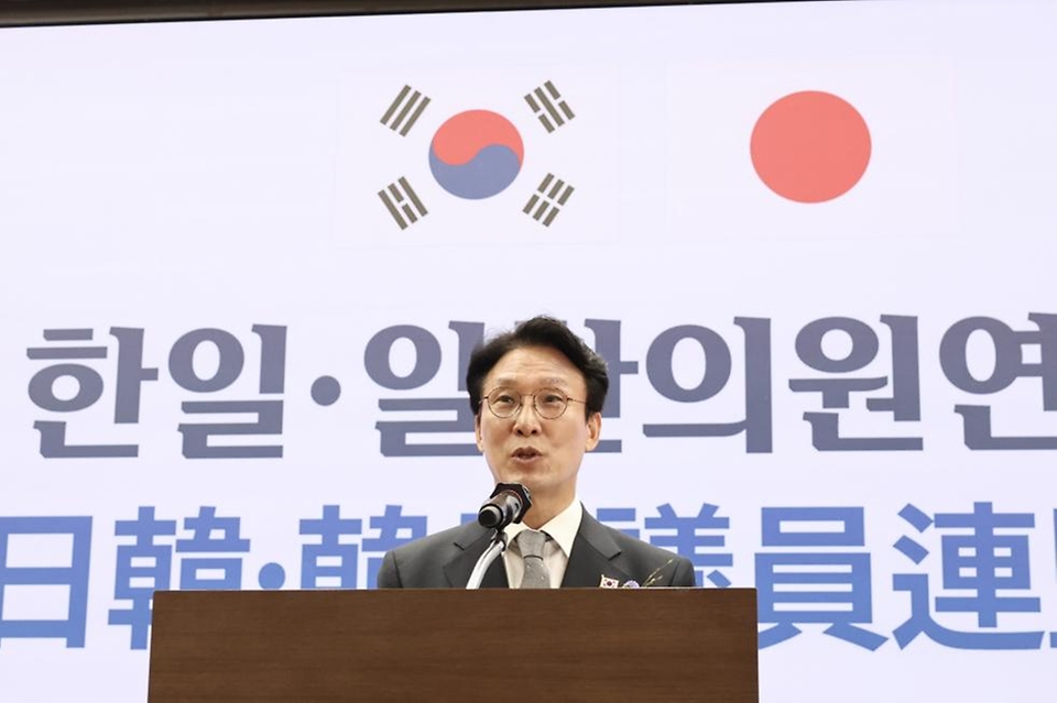 김민석 국무총리가 16일 국회 의원회관에서 열린 제45차 한일·일한의원연맹 합동총회 개막식에 참석, 축사를 하고 있다.