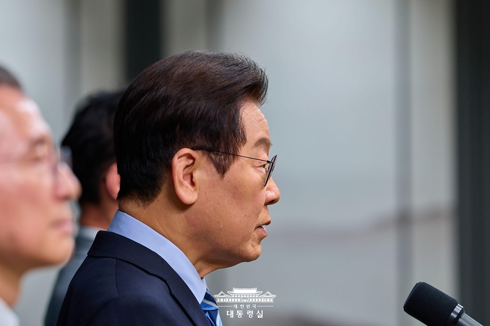 이재명 대통령이 14일 서울 용산 대통령실 청사에서 한·미 팩트시트 타결 결과를 발표하고 있다.