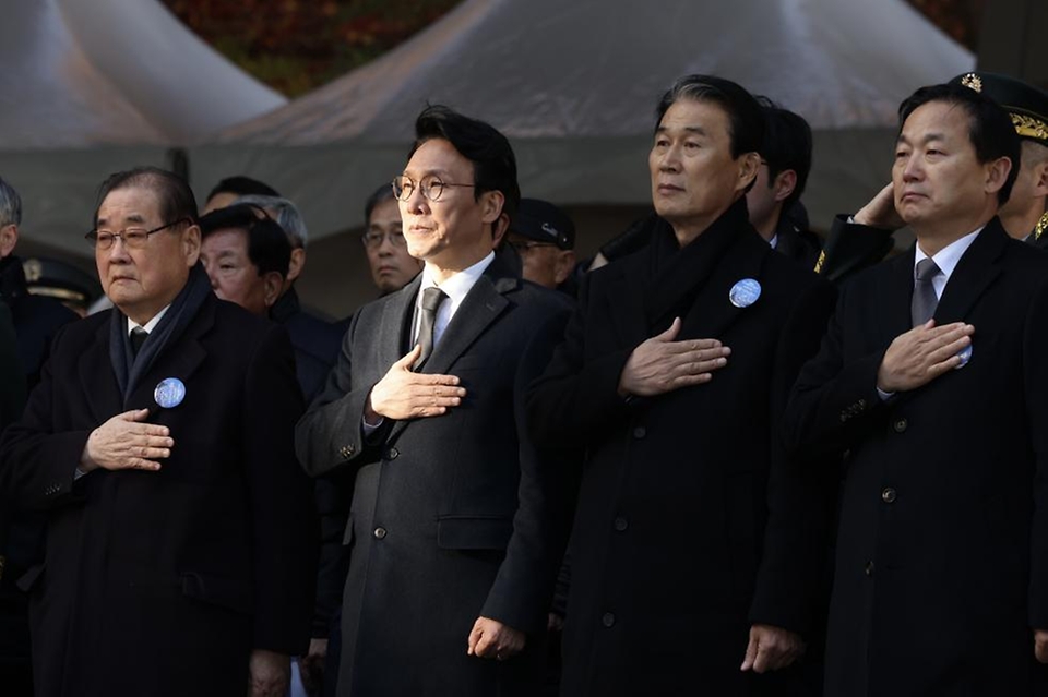김민석 국무총리가 17일 노원구 육군사관학교에서 열린 제86회 순국선열의 날 기념식에 참석, 기념사를 하고 있다.
