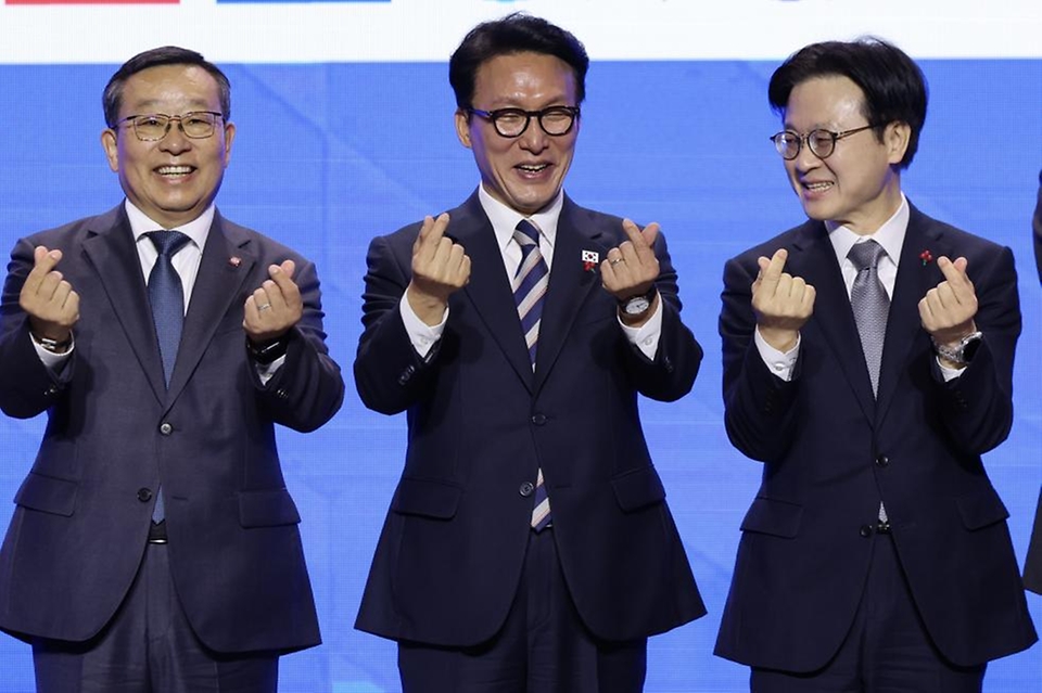 김민석 국무총리가 2일 중구 신라호텔에서 열린 2025 국제 AI 표준 서밋 개회식에 참석, 환영사를 하고 있다.