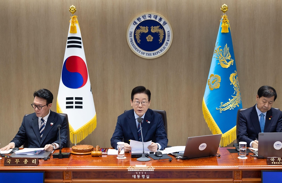 이재명 대통령이 2일 서울 용산 대통령실 청사에서 열린 국무회의에서 발언하고 있다. 