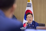 이재명 대통령이 2일 서울 용산 대통령실 청사에서 열린 국무회의에서 발언하고 있다.