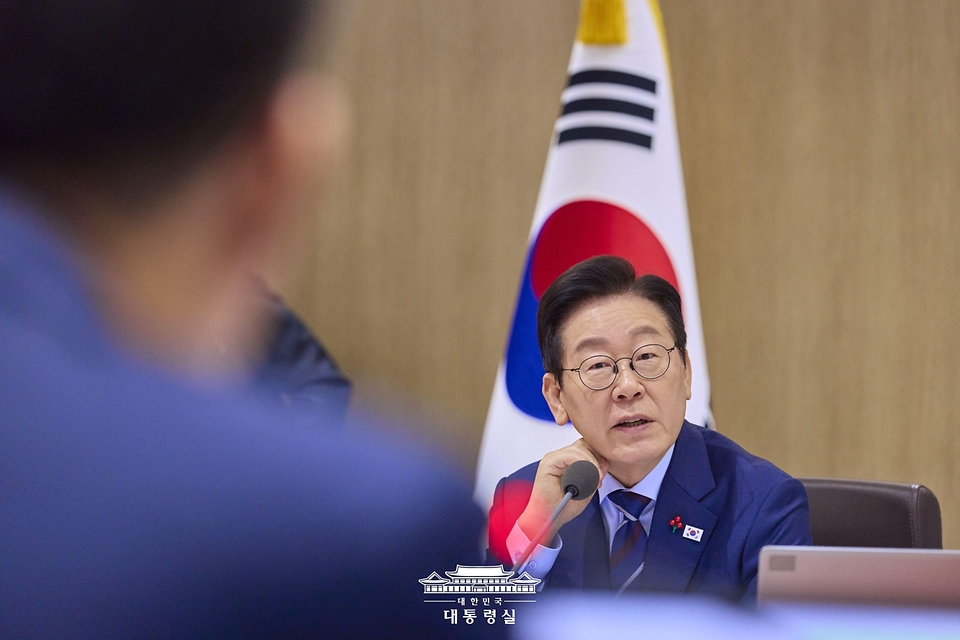 이재명 대통령이 2일 서울 용산 대통령실 청사에서 열린 국무회의에서 발언하고 있다.